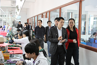 福建省委統(tǒng)戰(zhàn)部副部長(zhǎng)、省工商聯(lián)黨組書記王玲視察虹潤(rùn)公司